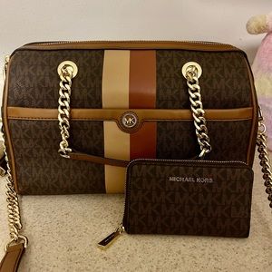 Gently used Michael Kors Blaire Purse w/ wallet